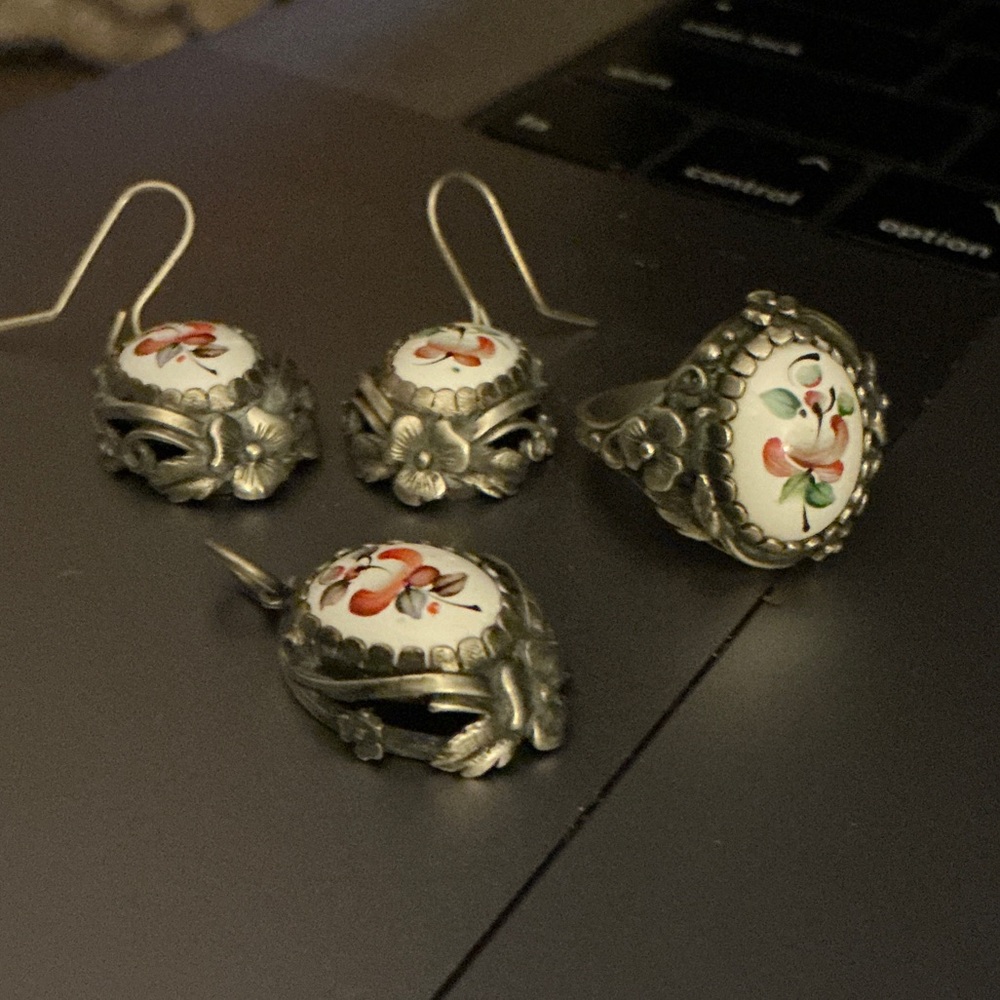 Hand-Painted White Porcelain & Silver Floral Earrings - Picture 5 of 6